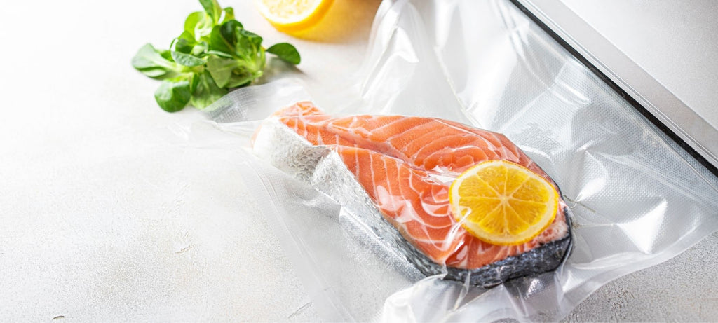 Vakuumverpackter Fisch in einer Tüte